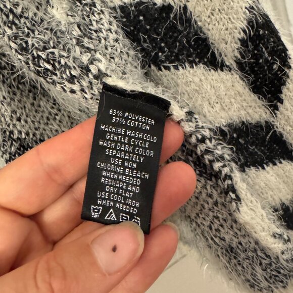 August Silk Black & White Chevron Fuzzy Mod Cardigan Sweater - Medium - Picture 7 of 7